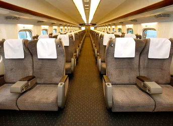 Illustration for article titled Japan's Type N700 Bullet Train Almost Half as Fast as an Airplane